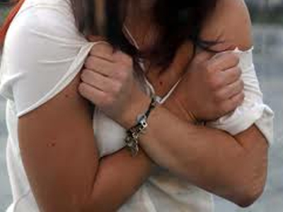 Σύλληψη 19χρονου για βιασμό τουρίστριας στη Μύκονο Σύλληψη 19χρονου για βιασμό τουρίστριας στη Μύκονο