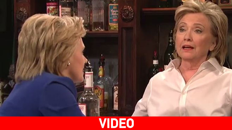 Στον αγώνα για την προεδρία: Η Hillary Clinton σε ρόλο barwoman μιμείται κοροϊδευτικά τον Donald Trump!