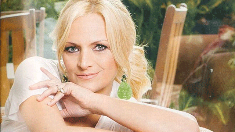 «Θα μπορούσα να κάνω και εγώ παιδί όπως η Ελένη. Έχουμε 4 χρόνια διαφορά»