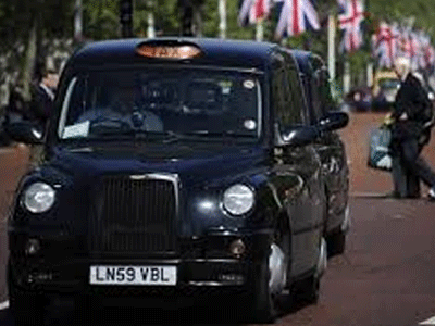 Φτάνουν τα 190.000 τα κινητά τηλέφωνα στο πίσω κάθισμα των λονδρέζικων ταξί