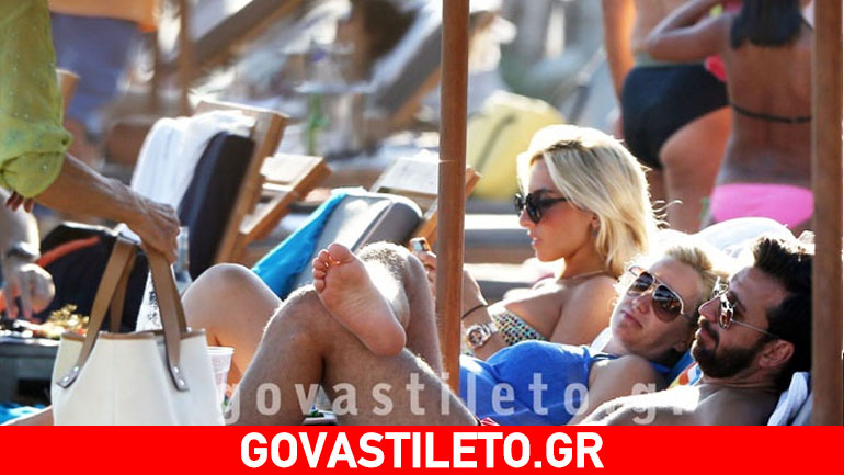 Θάνος Πετρέλης: Στη θάλασσα με την ετοιμόγεννη σύζυγό του!