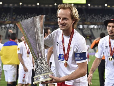 Έκλεισε Ράκιτιτς η Μπαρτσελόνα Έκλεισε Ράκιτιτς η Μπαρτσελόνα