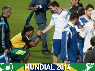 Ο… Ροναλντίνιο υποκλίθηκε στον Μέσι