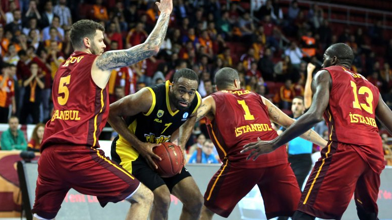 Βαριά ήττα για την ΑΕΚ στην Κωνσταντινούπολη