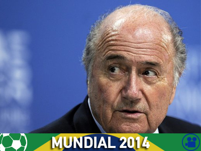 Διαδήλωση έξω από το ξενοδοχείο του Μπλάτερ