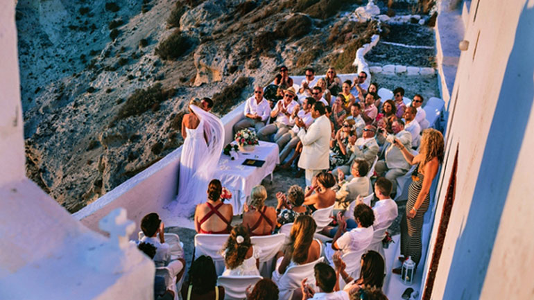 Σαντορίνη: Κινέζος «τους πάντρευε» εν αγνοία του ΣΔΟΕ Σαντορίνη: Κινέζος «τους πάντρευε» εν αγνοία του ΣΔΟΕ