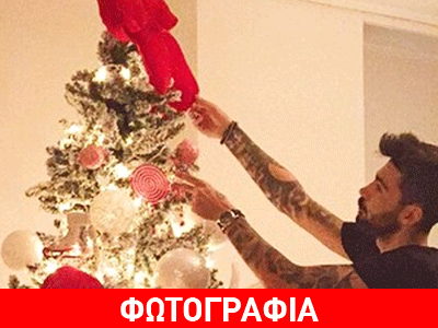 Ο Κλάους στόλισε το Χριστουγεννιάτικο δέντρο