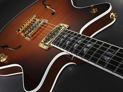 Γνωστός ρόκερ «σνίφαρε» την τέφρα του πατέρα του