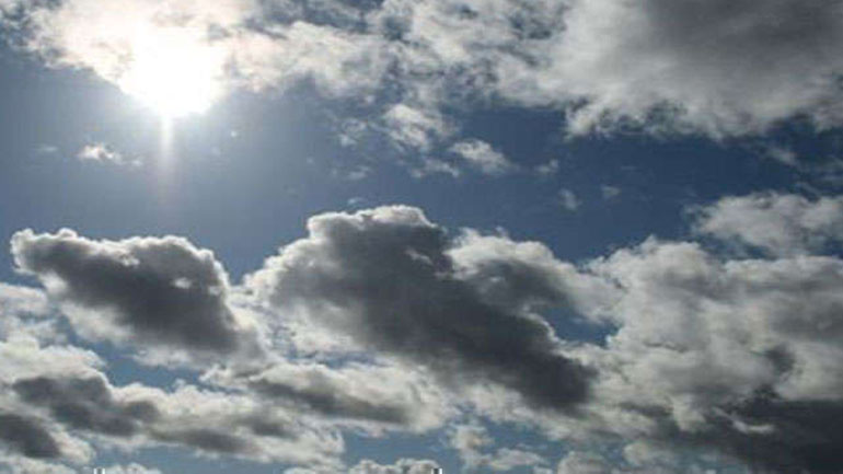 Νεφώσεις και σποραδικές βροχές για σήμερα Δευτέρα