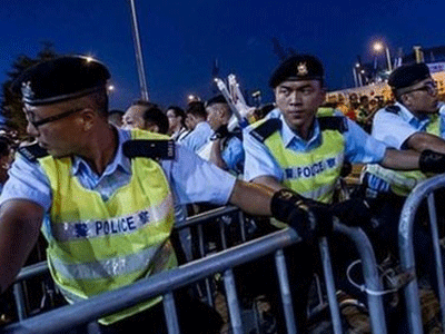 Χονγκ Κονγκ: Η αστυνομία ξήλωσε τα οδοφράγματα των φοιτητών