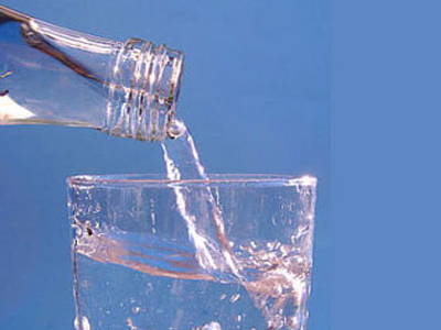 Το νερό καταπολεμά το ζάχαρο