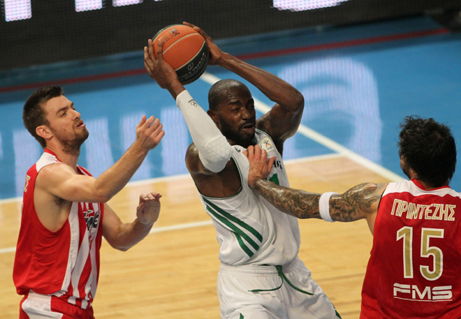 Ο Λάσμε παλεύει με τους Μάντζαρη και Πρίντεζη