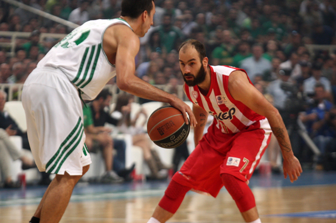 Ο Σπανούλης μαρκάρει τον Ούκιτς