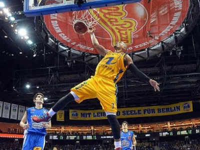 Μπάσκετ: Πανηγύρισε η Άλμπα