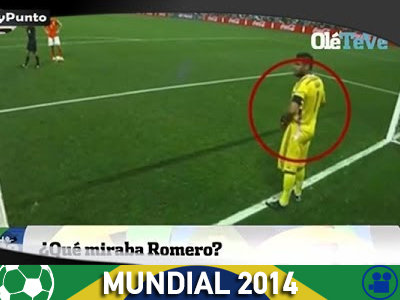 Έπιασε τα πέναλτι με… σκονάκι!