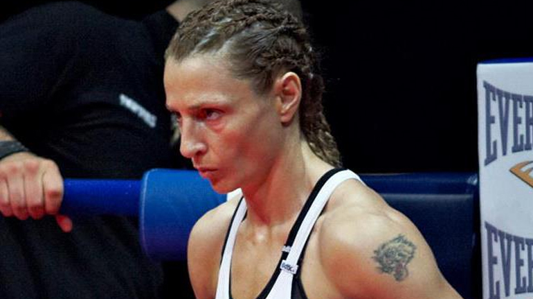 Νικήτρια στο Παρίσι η Ελληνίδα επαγγελματίας πυγμάχος Μαρία Σεμερτζόγλου