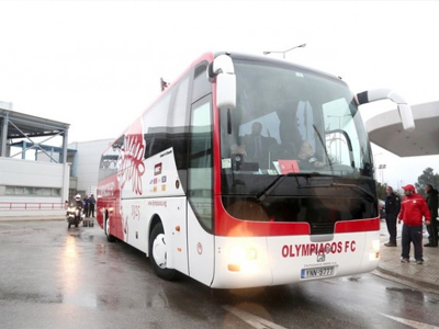 Οπαδοί του Ολυμπιακού περίμεναν την αποστολή στου Ρέντη