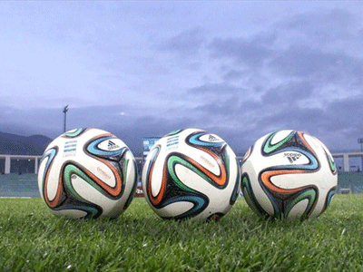 Στη βουλή πρόεδρο, στα γήπεδα αγώνες