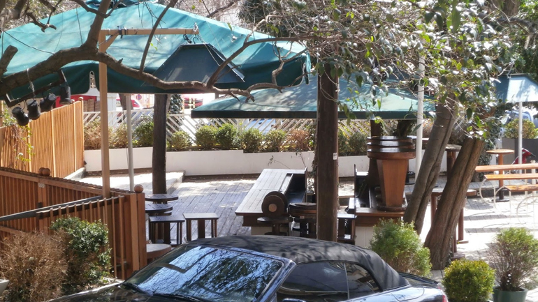 Από τον Δεκέμβρη εκκρεμεί η κατεδάφιση αυθαίρετης εξέδρας στην Ξάνθη