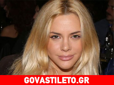 H Ρία Αντωνίου ποζάρει μόνο με το μπικίνι της…