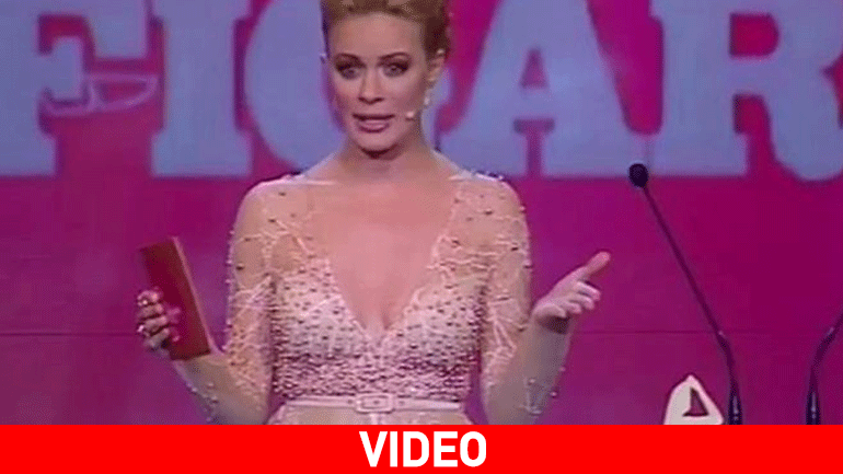 Απαστράπτουσα η Ζέτα Μακρυπούλια στα βραβεία «Γυναίκες της Χρονιάς»