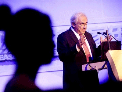 Σοκαριστικές αποκαλύψεις για τον Στρος- Καν- Στο κρεβάτι με 8 γυναίκες ταυτόχρονα!