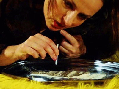 Η σκηνή που θα συζητηθεί: Η Καρυοφιλλιά Καραμπέτη «παίρνει» κόκα!