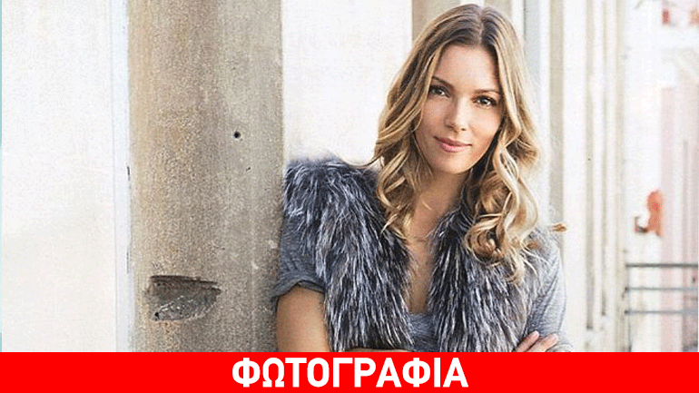 Δείτε την εγκυμονούσα Βίκυ Καγιά ξυπόλυτη στην Ακρόπολη!