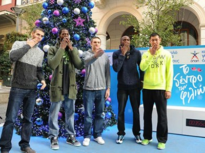 Τρίποντα φιλιών από παίκτες του ΠΑΟ στο Δέντρο της ΟΠΑΠ