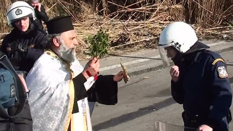 Προσλαμβάνει ιερέα η ΕΛΑΣ