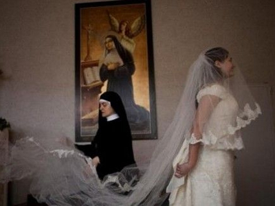 Το μοναστήρι που χαρίζει νυφικά!