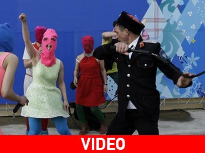 Σότσι: Επίθεση αστυνομικών στις Pussy Riot