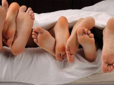 Σπάει ταμεία το site… για τρίο!