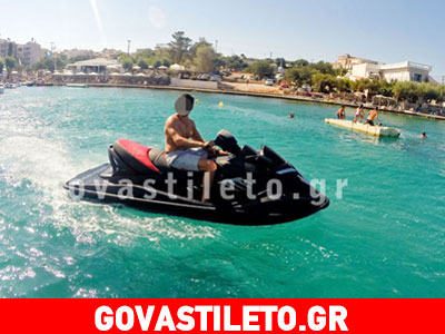 Ποιος γοητευτικός ζεν πρεμιέ απολαμβάνει τις διακοπές του στην Κρήτη;