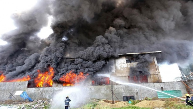 Πάνω από 30 νεκροί από πυρκαγιά σε εργοστάσιο στις Φιλιππίνες Πάνω από 30 νεκροί από πυρκαγιά σε εργοστάσιο στις Φιλιππίνες