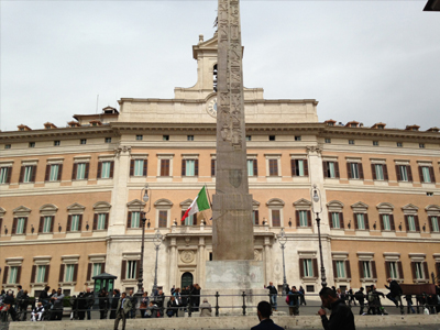 Ιταλία: Μειώνονται οι αποδοχές των εργαζομένων στο κοινοβούλιο