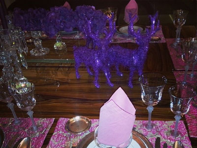 Ποια διάσημη στόλισε μοβ το γιορτινό τραπέζι;