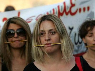 Κατάληψη στο γραφείο του Λοβέρδου