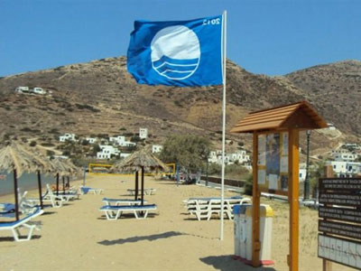 Απέσυραν τις γαλάζιες σημαίες από 13 παραλίες