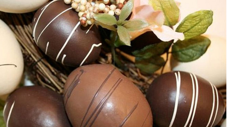 Φτιάξτε χωρίς κόπο πασχαλινά αβγά από σοκολάτα
