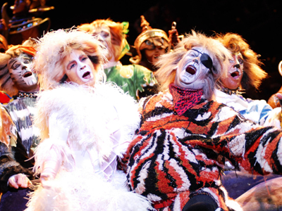 «Cats» στο θέατρο Badminton