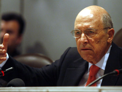 Σημίτης: «Κατασπατάληση πόρων και πελατειακές σχέσεις την περίοδο 2004-2009»