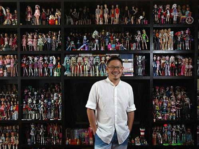 Ο άνθρωπος με τις 9.000 κούκλες