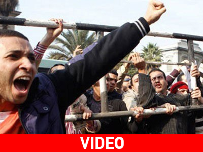 Αίγυπτος: Σταδιακή διάλυση των διαδηλωτών