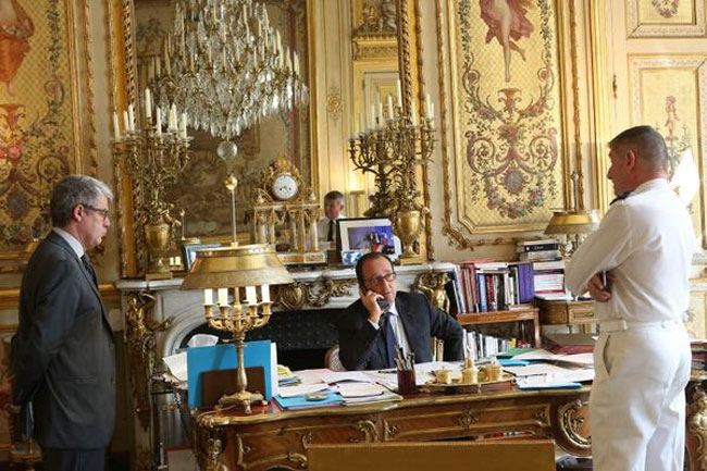 Σύσκεψη υπό τον François Hollande με τη συμμετοχή του προέδρου της Μπουρκίνα Φάσο Blaise Compaoré και τον ομόλογό του από το Μάλι, Ibrahim Boubacar Keita