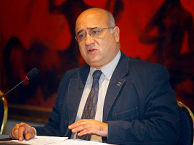 «Βρήκανε παπά να θάψουνε εφτά»