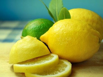 Τα 7+1 απίστευτα πράγματα που μπορείτε να κάνετε με ένα λεμόνι