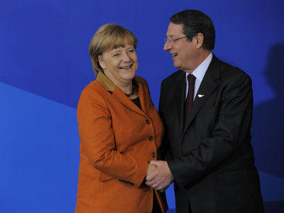 Μέρκελ-Αναστασιάδης: Να αναλάβει ενεργό ρόλο στο Κυπριακό η ΕΕ