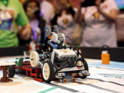 Με μεγάλη επιτυχία διεξάγεται ο ρομποτικός διαγωνισμός