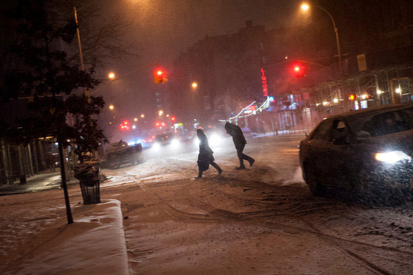 Άποψη από το Μπρόντγουεϊ και την 18η Οδό το βράδυ της Πέμπτης (τοπική ώρα)